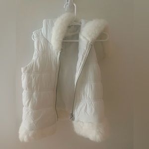 White sleeveless hooded jacket